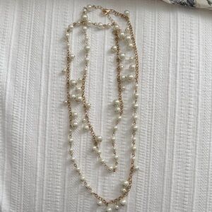 Elegant Pearl and Gold Necklace